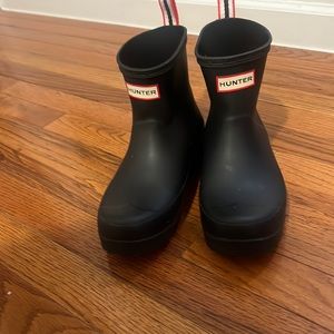 Mini hunter boots, size 7